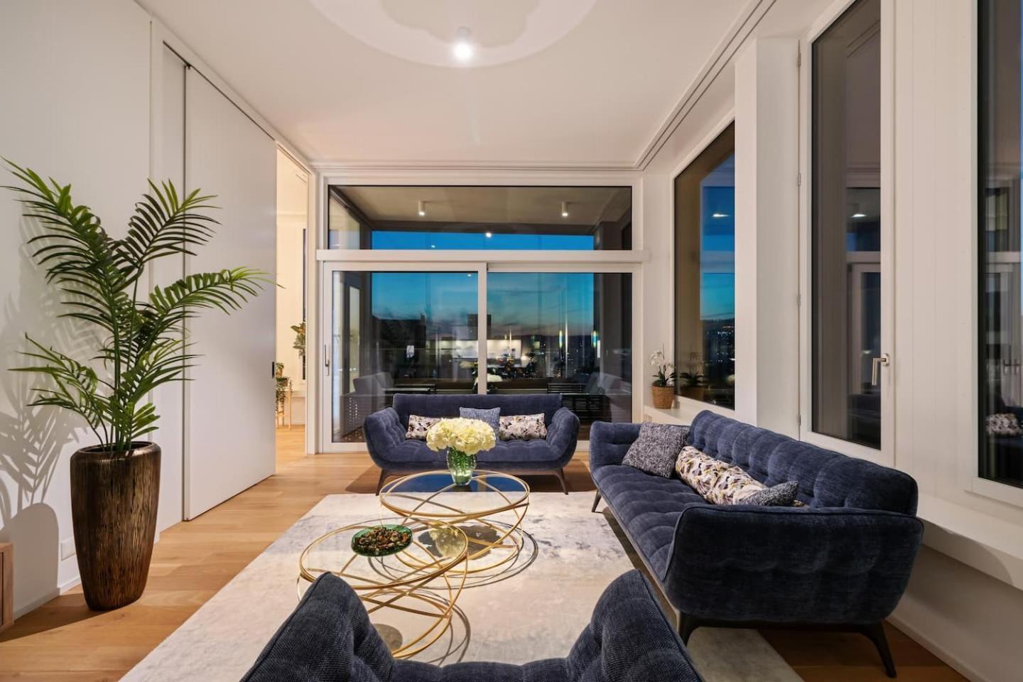 Btqleadingluxurypenthouse&garage Apartmán *